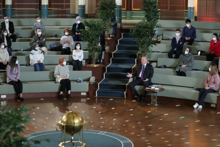 Cumhurbaşkanı Erdoğan, gen&ccedil;lerin sorularını yanıtladı