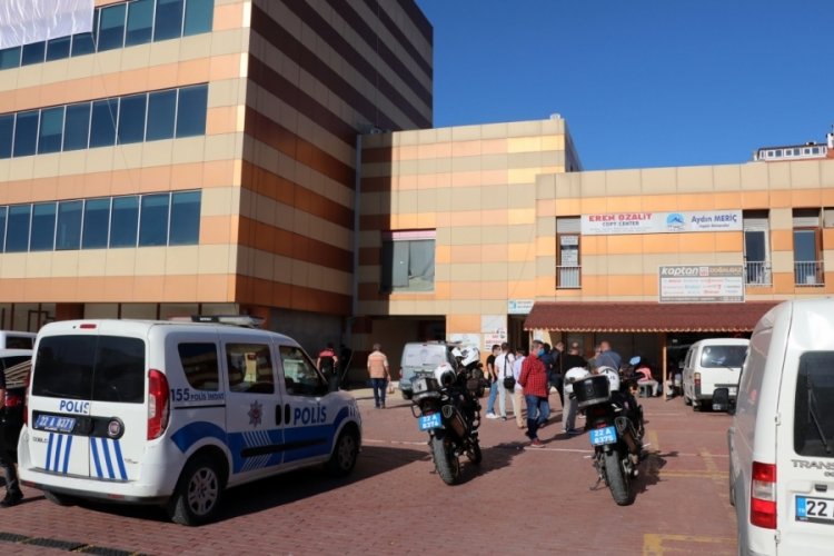 Zabıta memuru, av t&uuml;feğiyle vurulmuş halde &ouml;l&uuml; bulundu