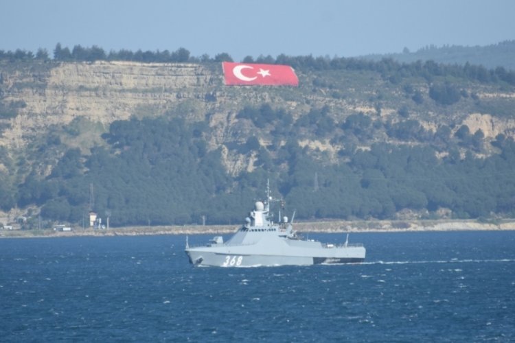 Rus savaş gemisi, &Ccedil;anakkale Boğazı'ndan ge&ccedil;ti