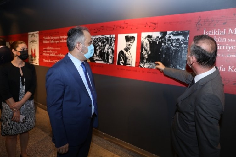 'Cumhuriyetin ebedi sesi' sergisi Bursa'da ziyarete a&ccedil;ıldı