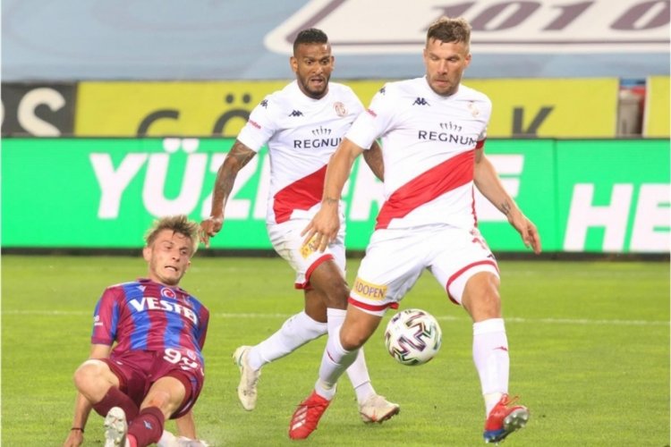 Antalyaspor, Podolski ile yolları ayırıyor