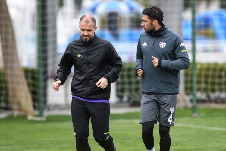 Bursaspor'da 6 futbolcu ve Mustafa Er kongreyi bekliyor