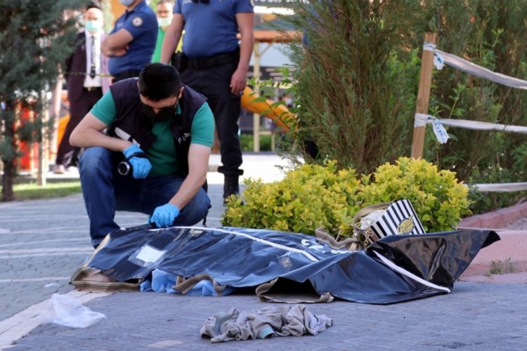 Arkadaşlık teklifini reddeden Arife &ouml;ğretmeni &ouml;ld&uuml;rd&uuml;