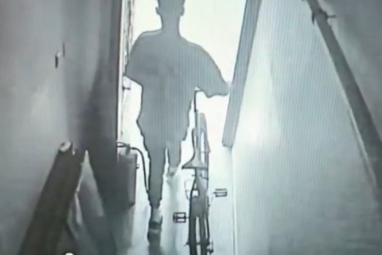 &Ccedil;ocukların kabusu olan bisiklet hırsızı kamerada