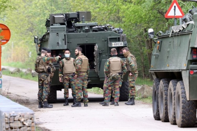 Belçika, kışladan ağır silahlar kaçıran askeri arıyor