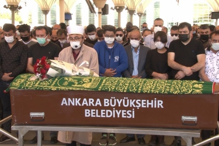 &Uuml;nl&uuml; sanat&ccedil;ı Oğuz Yılmaz toprağa verildi