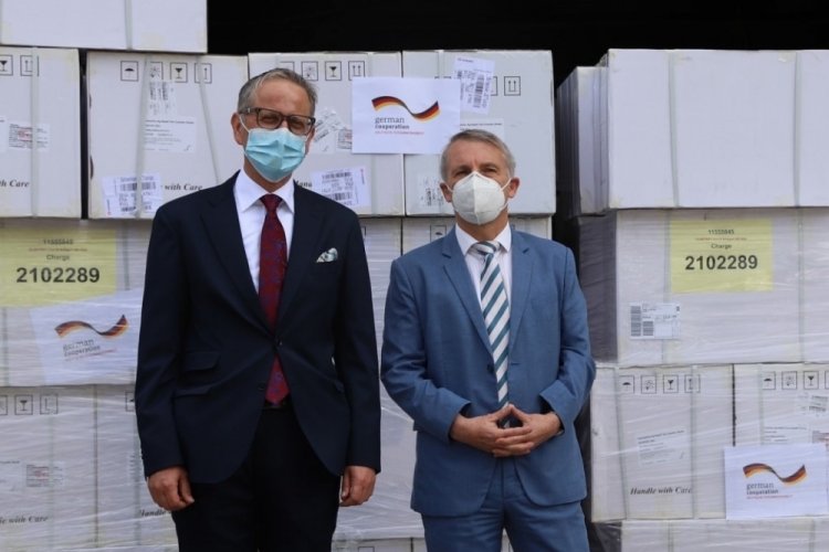 Almanya'dan Kosova'ya Covid-19 test kiti bağışı