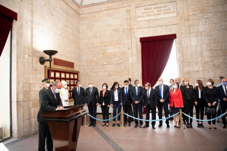 Muharrem İnce, kurmaylarıyla Anıtkabir'i ziyaret etti