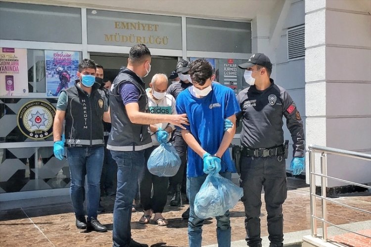 Suriye a&ccedil;ıklarında 1,5 ton esrar ele ge&ccedil;irilen operasyonda 6 zanlı adliyede