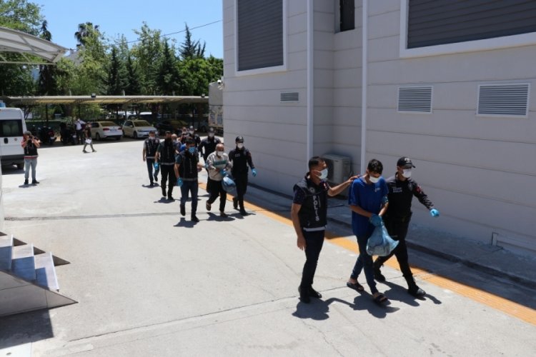Suriye a&ccedil;ıklarında ele ge&ccedil;en 1.5 ton esrarın zanlıları tutuklandı