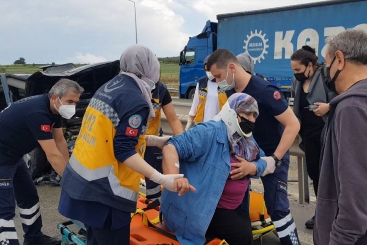 Bursa'da sağanak yağış kaza getirdi! 7 kişi yaralandı