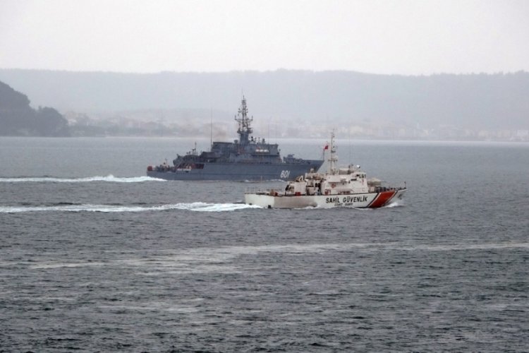 Rus mayın tarama gemisi 'Ivan Antonov' Çanakkale Boğazı'ndan geçti
