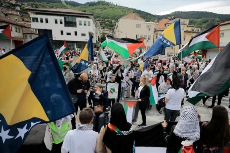 Bosna Hersek'te yüzlerce kişi Filistin'e destek gösterisi düzenlendi