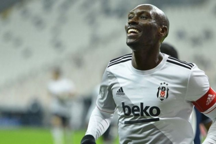 Beşiktaş, Atiba'yla s&ouml;zleşme uzatıyor