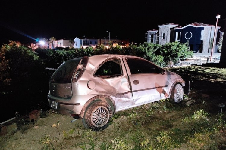 Tarlaya u&ccedil;an otomobilin s&uuml;r&uuml;c&uuml;s&uuml; yaralı halde ka&ccedil;tı