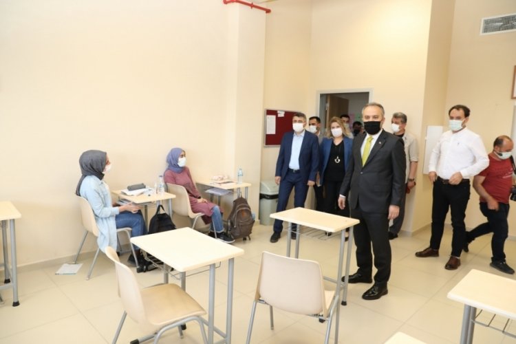Bursa'da &uuml;niversite adaylarına &uuml;cretsiz destek