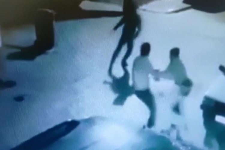 Dehşet dolu sokak kavgası: 1 &ouml;l&uuml; 3 yaralı
