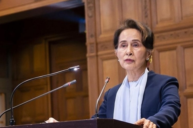 Myanmar'ın devrik lideri Suu &Ccedil;ii, ilk kez y&uuml;z y&uuml;ze duruşmaya &ccedil;ıktı
