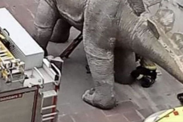 Kayıp ihbarı yapılan adamın cesedi dinozor heykelinin i&ccedil;inden &ccedil;ıktı