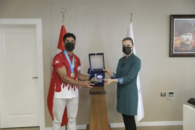 İranlı rakibi dopingli &ccedil;ıkınca T&uuml;rk sporcu Wushu D&uuml;nya Şampiyonu oldu