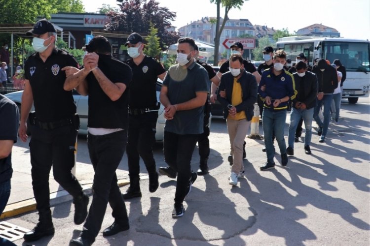 Bursa, İstanbul ve Kocaeli'de 3 milyon TL'lik vurgun yapan 14 sahte bankacı tutuklandı