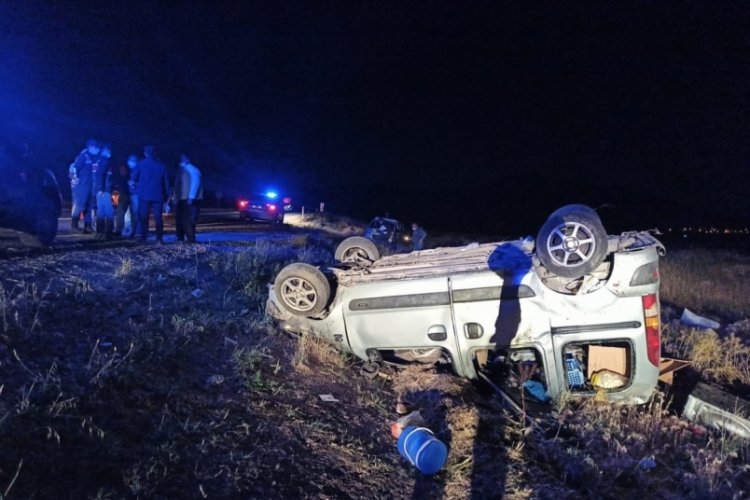 Şarampole devrilen ara&ccedil;ta anne &ouml;ld&uuml;, 4 &ccedil;ocuğu yaralandı