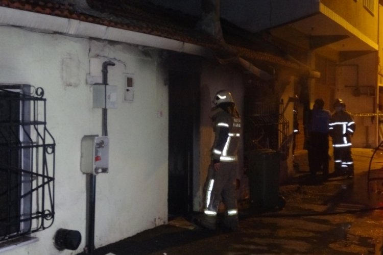 Bursa'da tek katlı müstakil ev yangında küle döndü