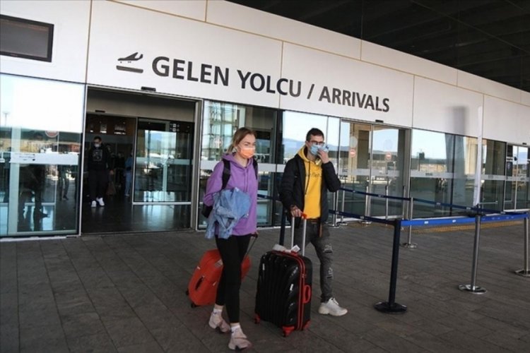 Rus turistlerin y&uuml;zde 60'tan fazlası kısıtlamalara rağmen T&uuml;rkiye tatilini iptal etmedi