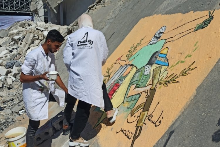 Filistinlilerden İsrail'in saldırılarına grafitili tepki