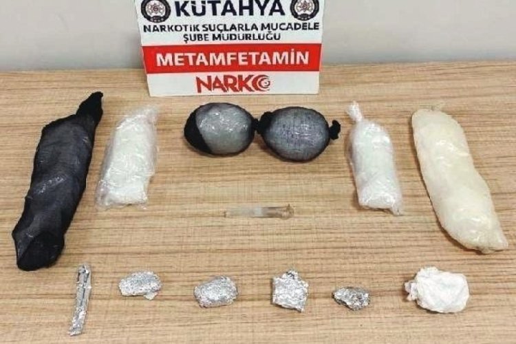 K&uuml;tahya'da 1 kilo uyuşturucu ele ge&ccedil;irildi: 2 g&ouml;zaltı