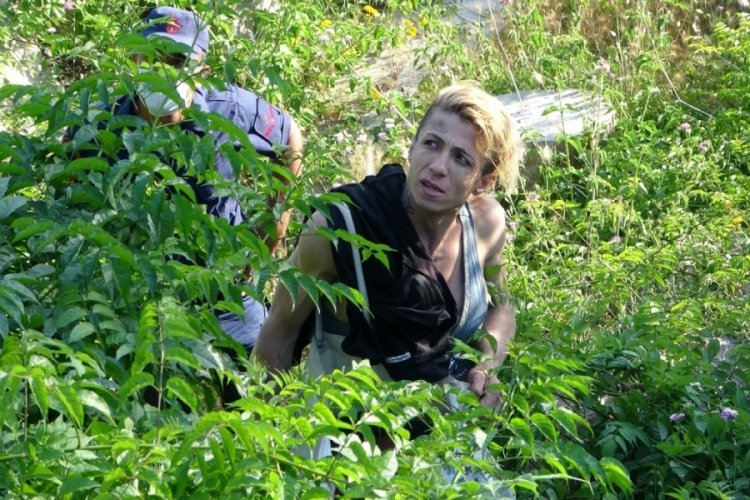 Ekipleri harekete ge&ccedil;irdi! Falezlerde trans birey alarmı