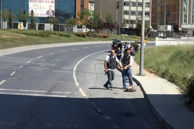 Sultangazi'de polis merkezinin yakınında silahlı &ccedil;atışma