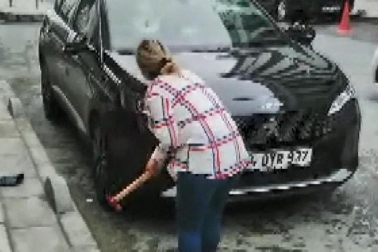 Boşanma aşamasındaki kocasının cipine &ccedil;eki&ccedil;le saldırdı!