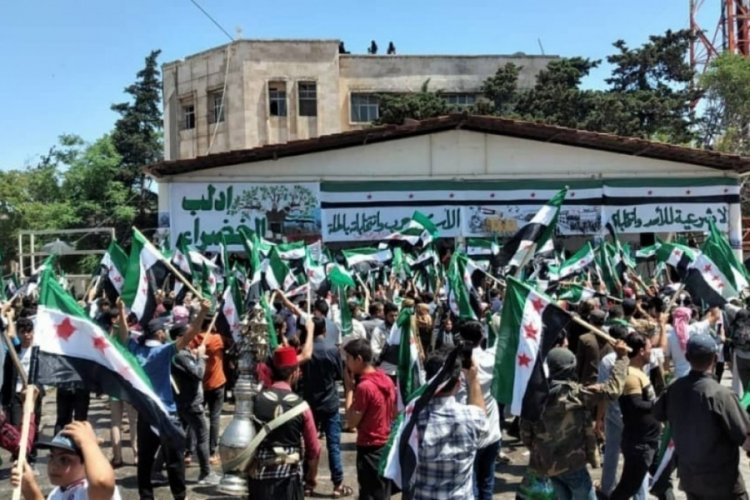 Esad, kimyasal saldırı d&uuml;zenlediği ifade edilen Duma'da oy kullandı