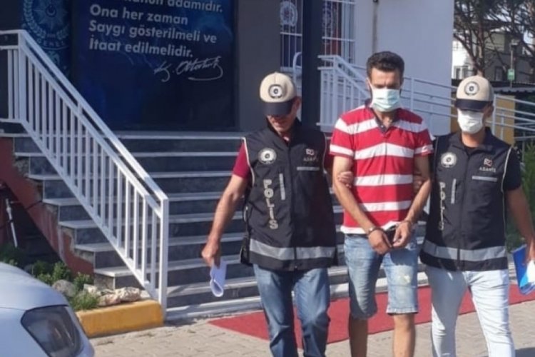 B&uuml;feden &ccedil;aldığı sigara ve paralar ile yakalandı
