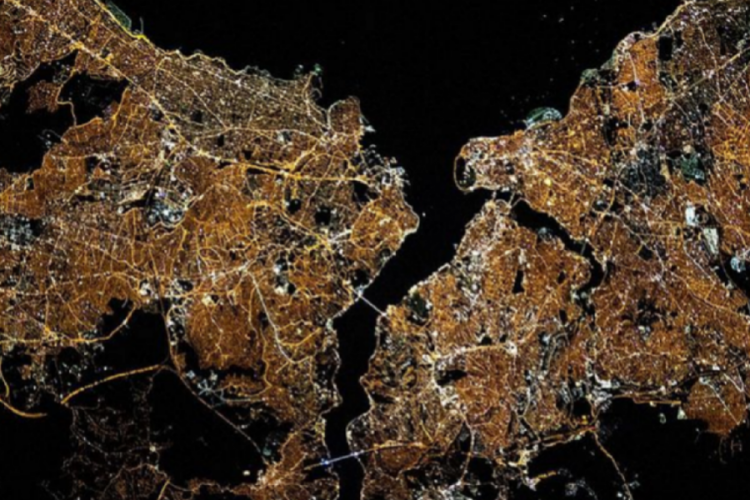 NASA: Hey İstanbul, parlıyorsun!