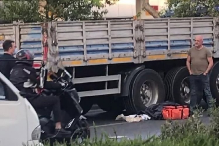 İzmir'de motosiklet ile tır &ccedil;arpıştı: 1 &ouml;l&uuml;, 1 yaralı