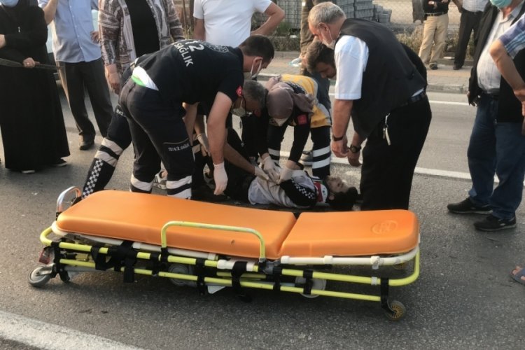 Bursa'da kırmızı ışık ihl&acirc;li yapan motosikletli gen&ccedil; yaralandı