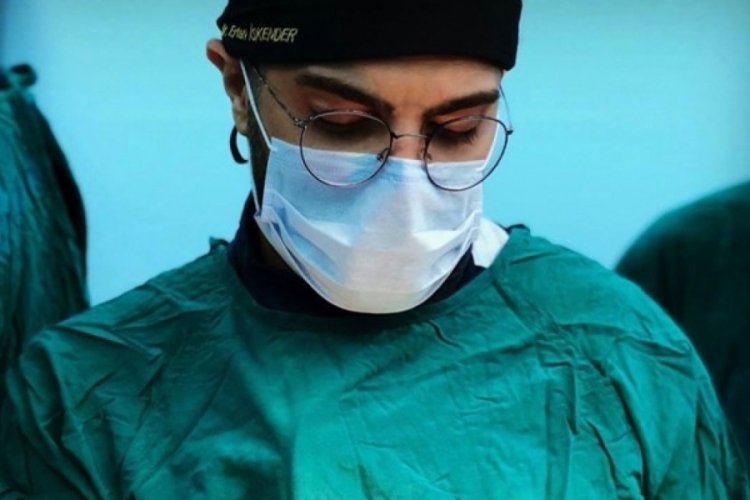 Doktora bı&ccedil;aklı saldırı! Bakan Koca'dan a&ccedil;ıklama