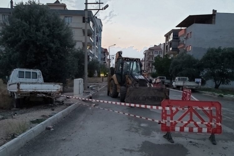 Top oynarken devrilen elektrik direğinin altında kalan &ccedil;ocuk &ouml;ld&uuml;