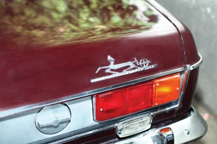 İranlı koleksiyoncular, Şah Pehlevi'nin hediye ettiği arabanın peşinde