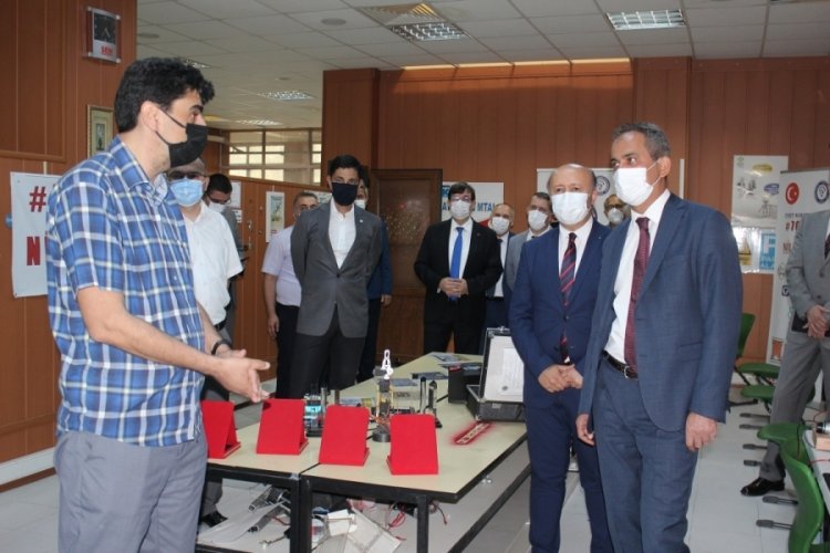 Milli Eğitim Bakan Yardımcısı &Ouml;zer, Bursa'da'daki  End&uuml;stri 4.0 Laboratuvarı'nı inceledi