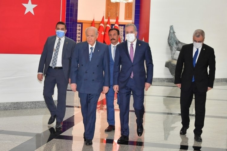 MHP lideri Bah&ccedil;eli, partisinin belediye başkanları ile bir araya geldi