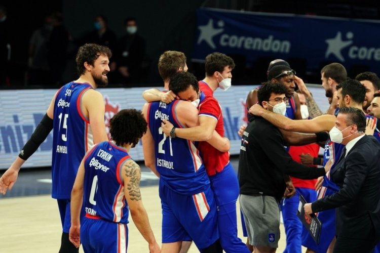 Anadolu Efes, EuroLeague'de finale &ccedil;ıktı