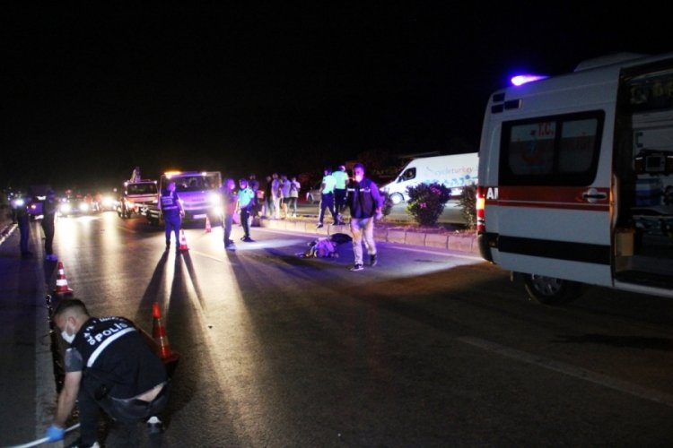 Yolun karşısına ge&ccedil;mek isterken motosiklet &ccedil;arpan otel personeli hayatını kaybetti