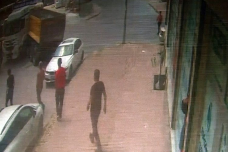 Freni boşalan hafriyat kamyonu l&uuml;ks aracı pert etti