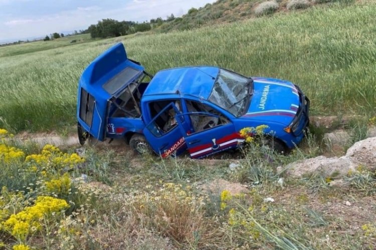 Askeri ara&ccedil; kaza yaptı: 6 yaralı
