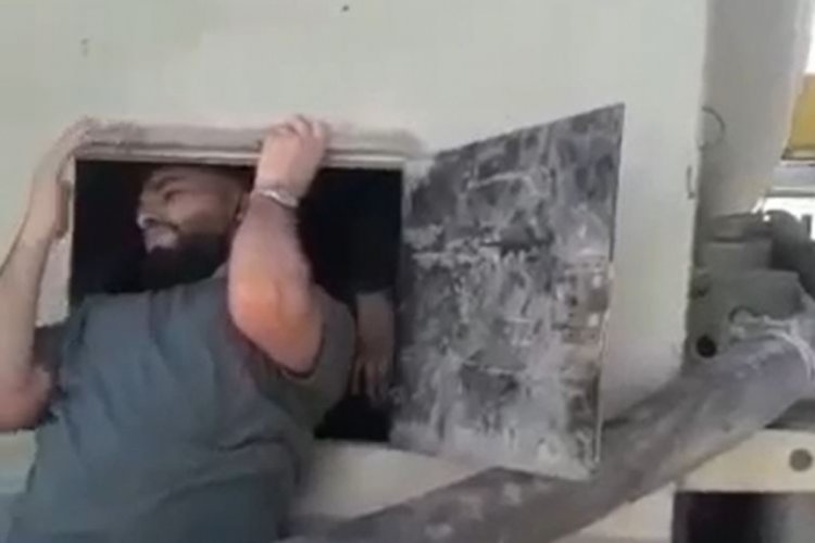 Kamyonun gizli b&ouml;lmesinde 6 ka&ccedil;ak yakalandı