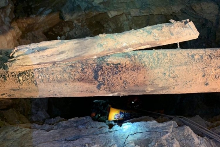 40 metrelik maden ocağı kuyusuna d&uuml;şen Mert, yaralandı