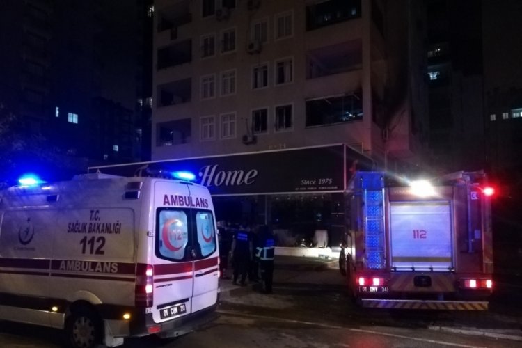 Ev yangınında 1 kişi &ouml;ld&uuml;, 3 kişi yaralandı
